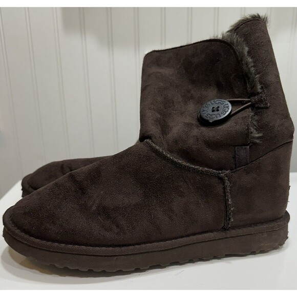 UGG Australia Women's Bailey Button II Boot - Brown, 9 US - Picture 1 of 8